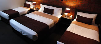 2 single beds 1 double @ Ploughmans Motor Inn Horsham